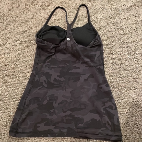 Lululemon workout top - Picture 2 of 2